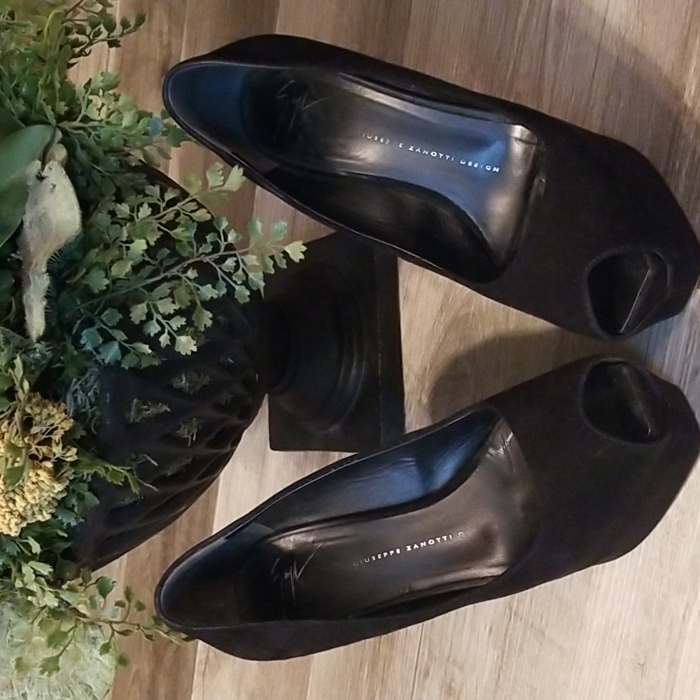 GIUSEPPE ZANOTTI BLACK SUEDE PEEP-TOE PLATFORM PUMPS - Size 8 - Picture 2 of 5